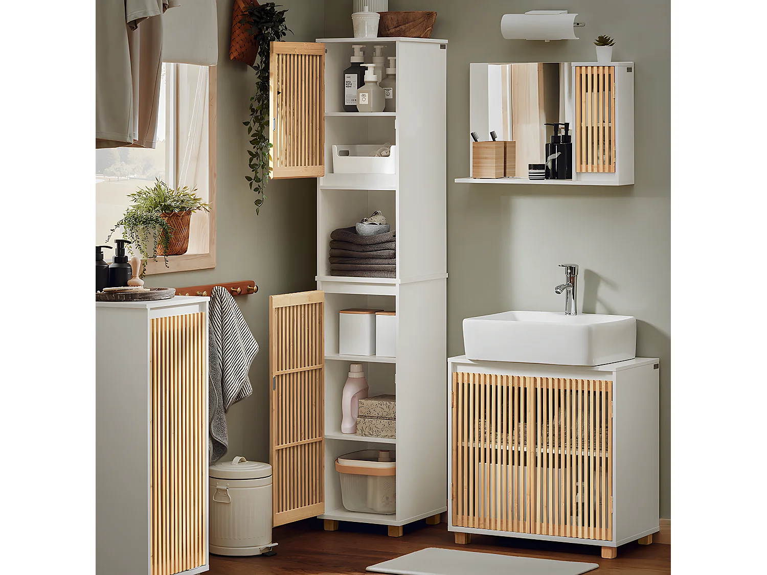 SoBuy BZR127-W Meuble Colonne Armoire de Salle de Bain Étagère Étroite Meuble de Rangement Salle de Bain avec 2 Portes, 1 Compartiment