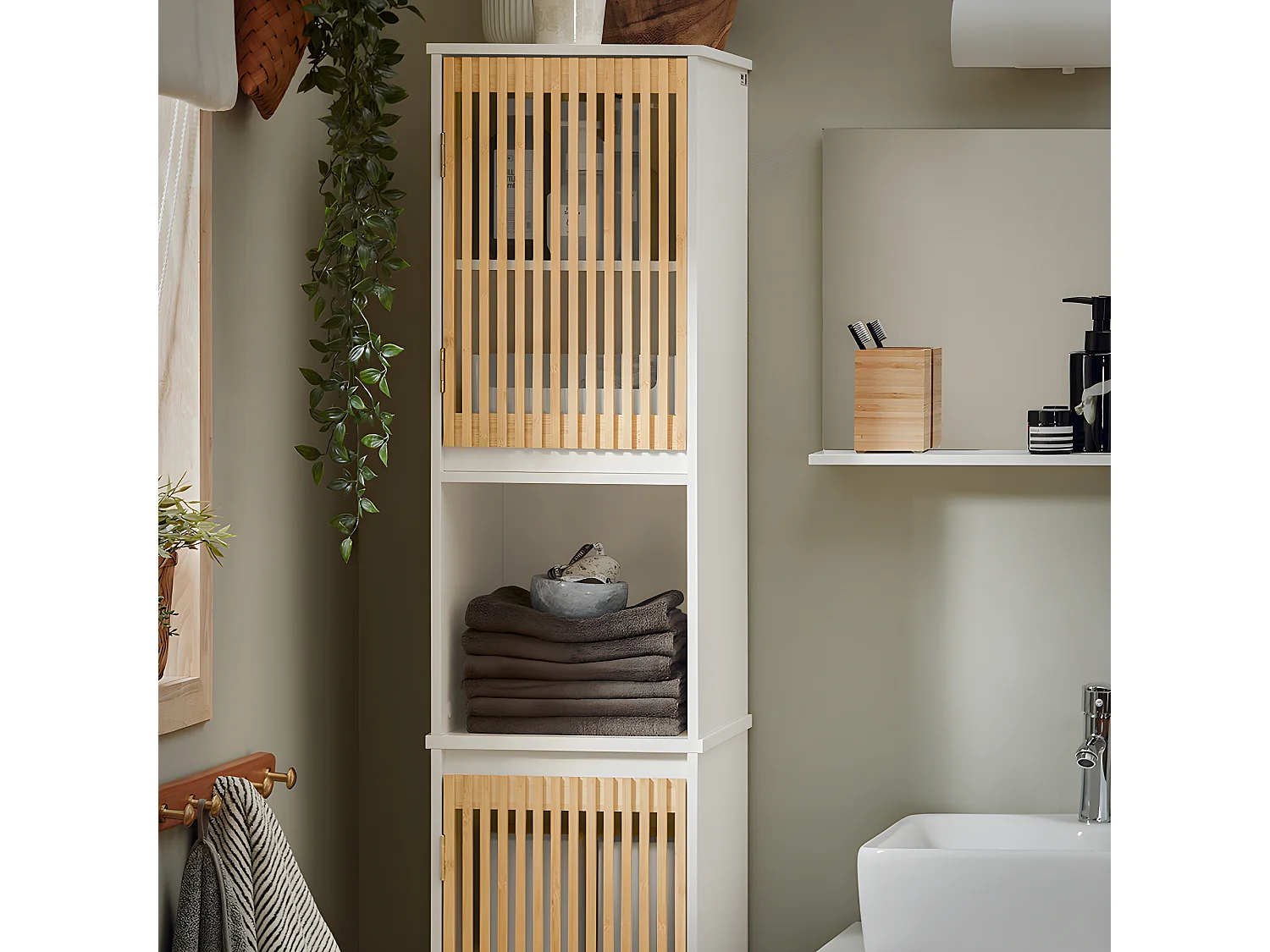 SoBuy BZR127-W Meuble Colonne Armoire de Salle de Bain Étagère Étroite Meuble de Rangement Salle de Bain avec 2 Portes, 1 Compartiment