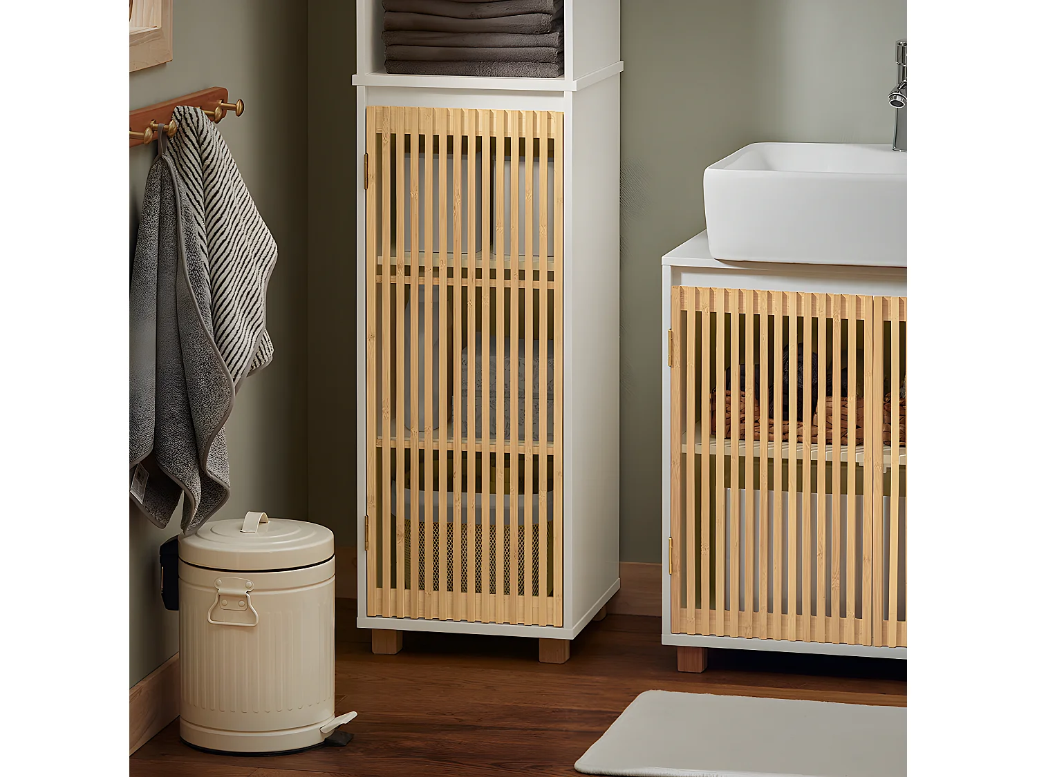 SoBuy BZR127-W Meuble Colonne Armoire de Salle de Bain Étagère Étroite Meuble de Rangement Salle de Bain avec 2 Portes, 1 Compartiment