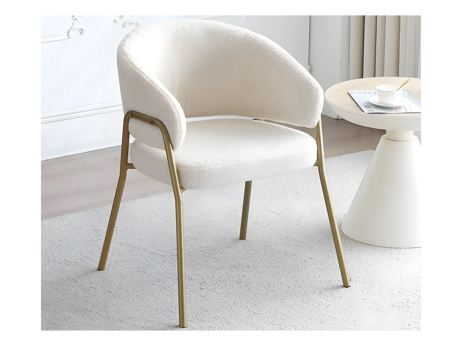 Chaise - tissu en sherpa - pieds dorés - beige
