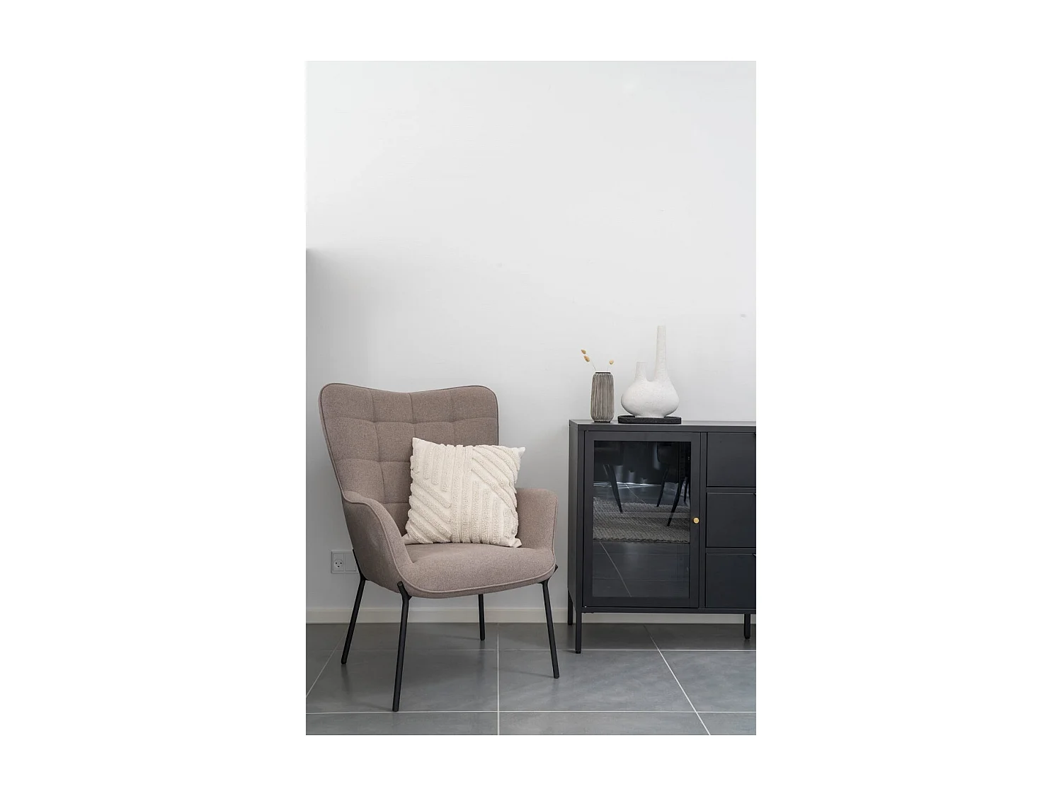 FINTRY - Fauteuil Tissu Taupe  et Piétement Acier Noir