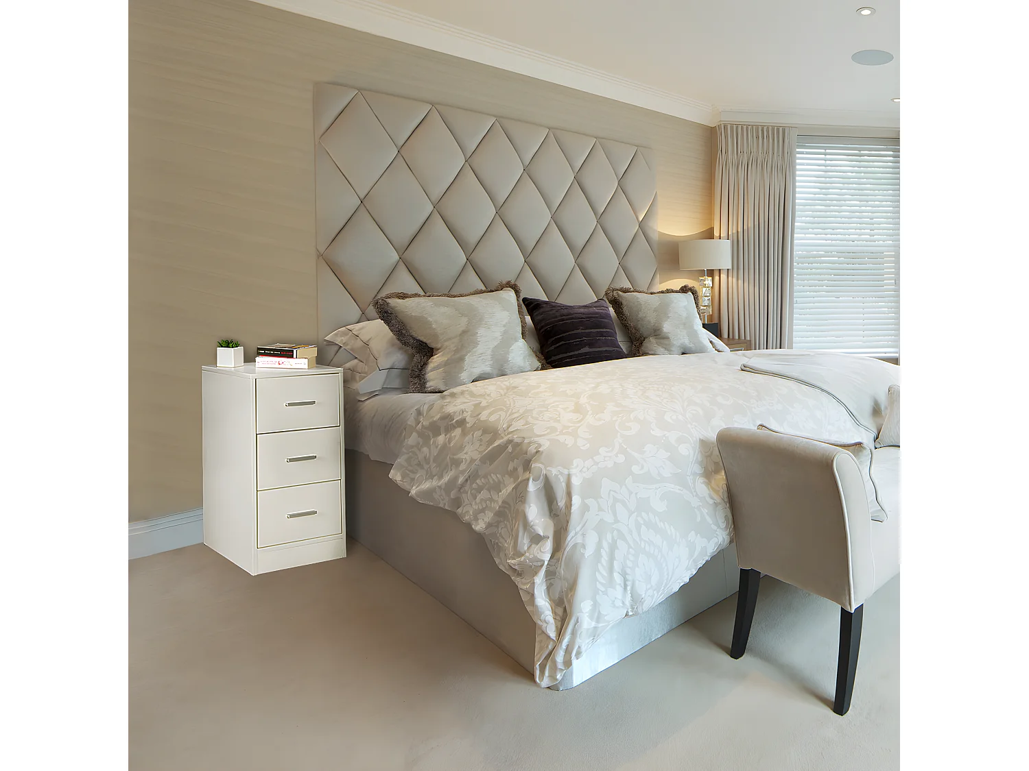 Comodino Camera da Letto 37,5x68x35 cm Moderno Tavolino con 3 Cassetti