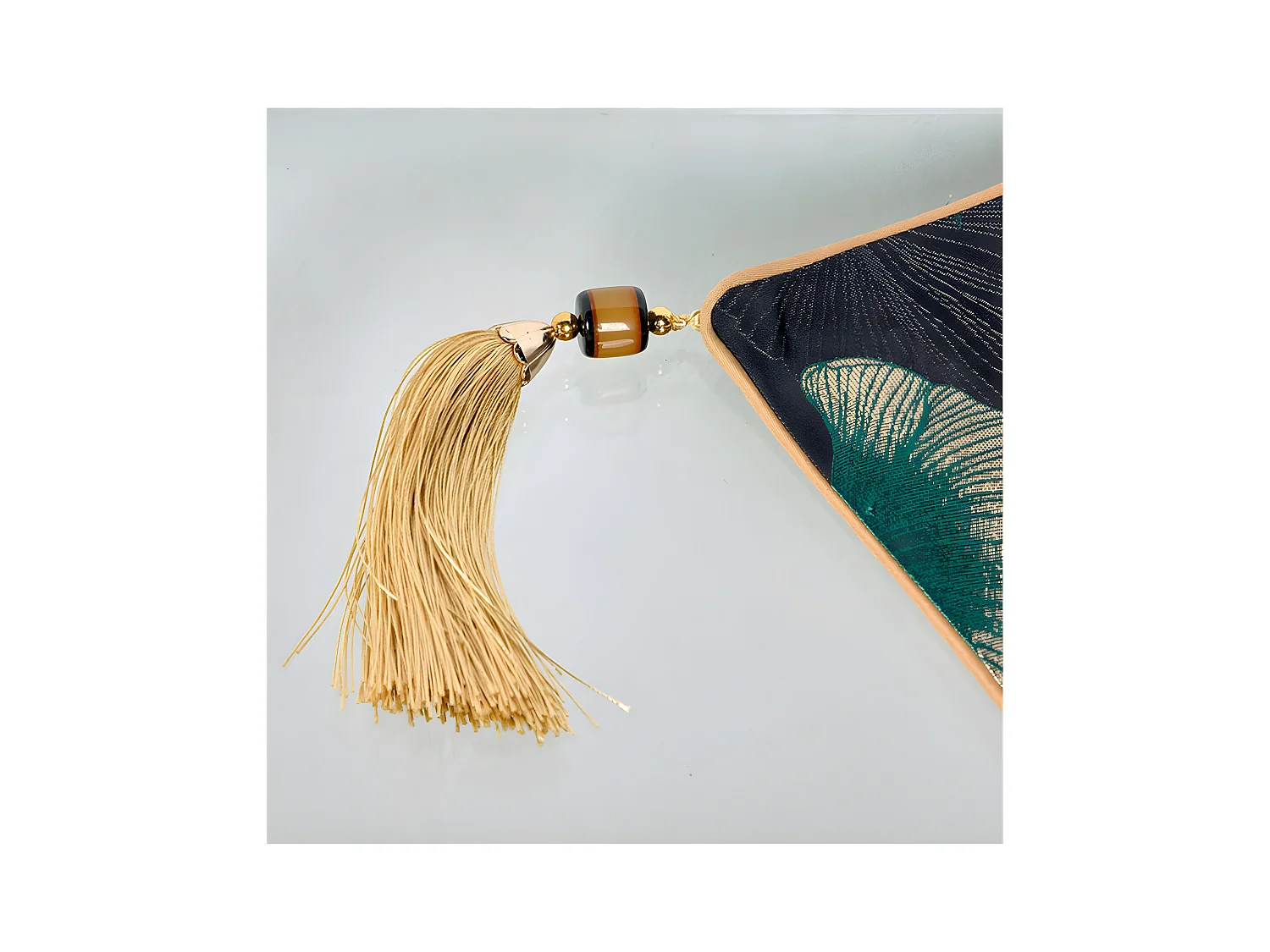 Camino 30*180  flor de loto verde fondo negro loto