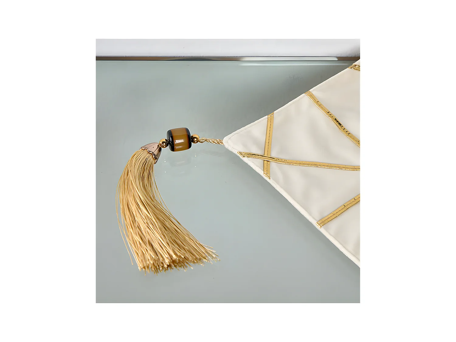 Camino beige 30*180 triangulos tira dorada terciopelo fanny