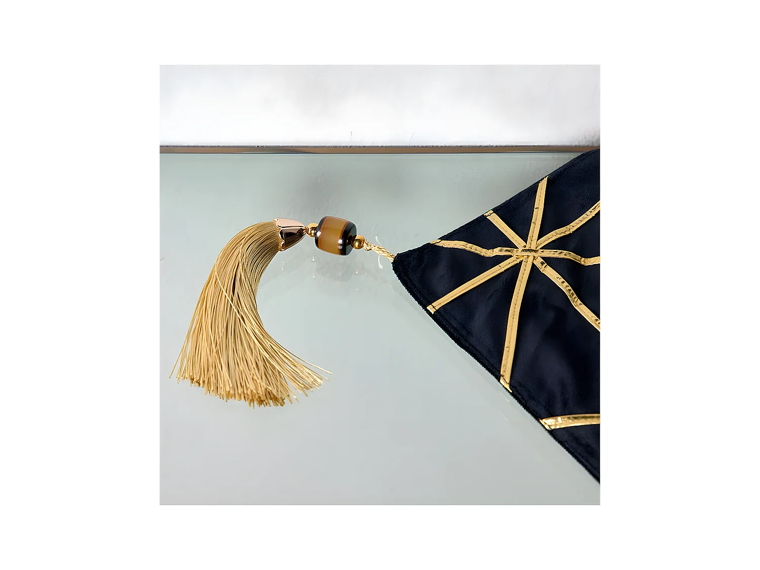 Camino negro 30*180 triangulos tira dorada terciopelo fanny