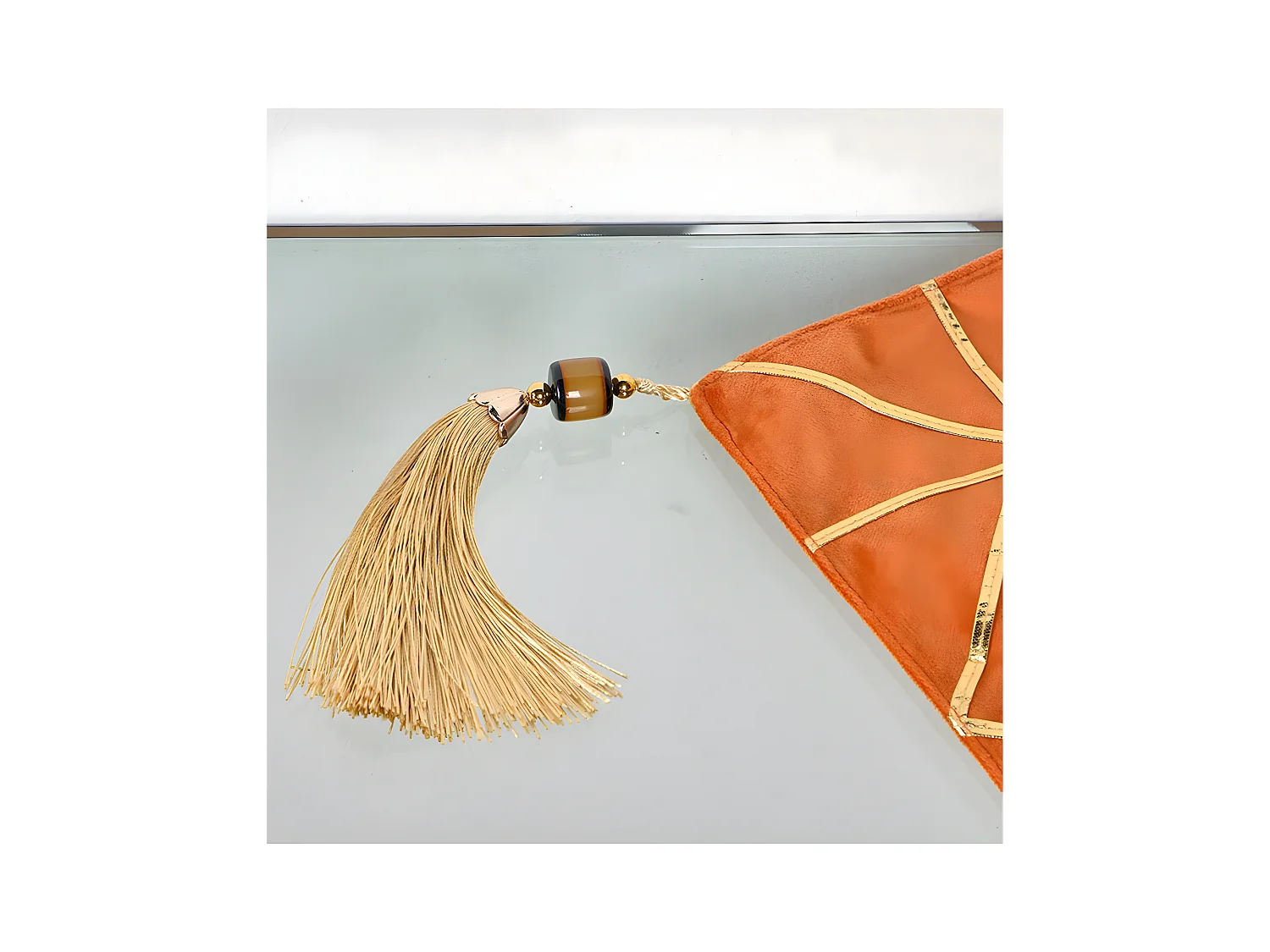 Camino caldero 30*180 triangulos tira dorada terciopelo fanny