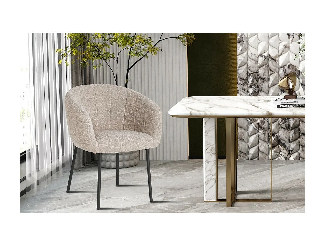 Chaise SEVILLE – Tissu bouclé sable – Pieds métal noir – H79 x L57 x P62 cm