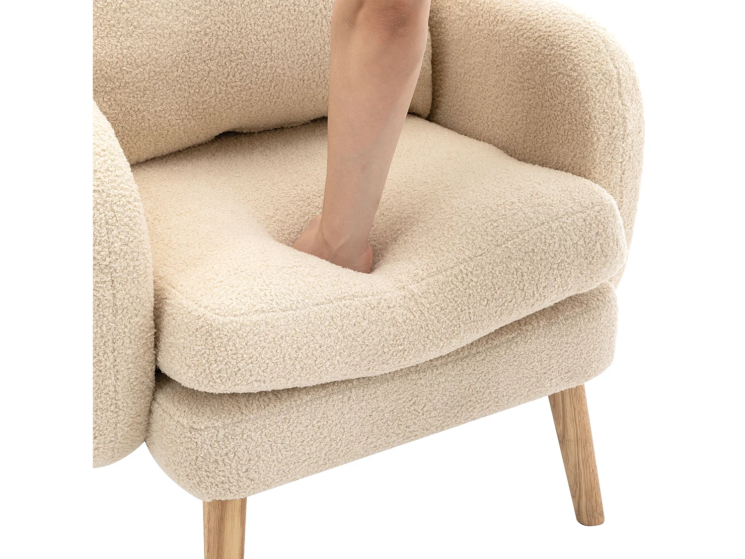 Fauteuil en tissu bouclette avec coussin épais - pieds en bois massif - beige