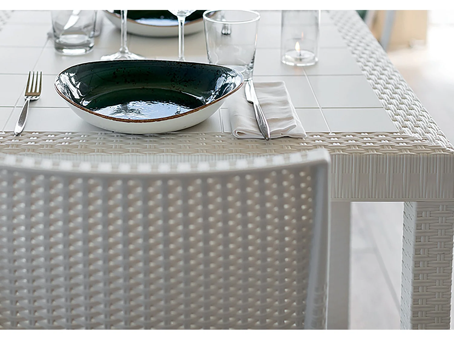 Giove buitentafel, rechthoekige tuintafel, multifunctionele tuintafel met rotaneffect, 100% gemaakt in Italië, 150x90h74 cm, wit