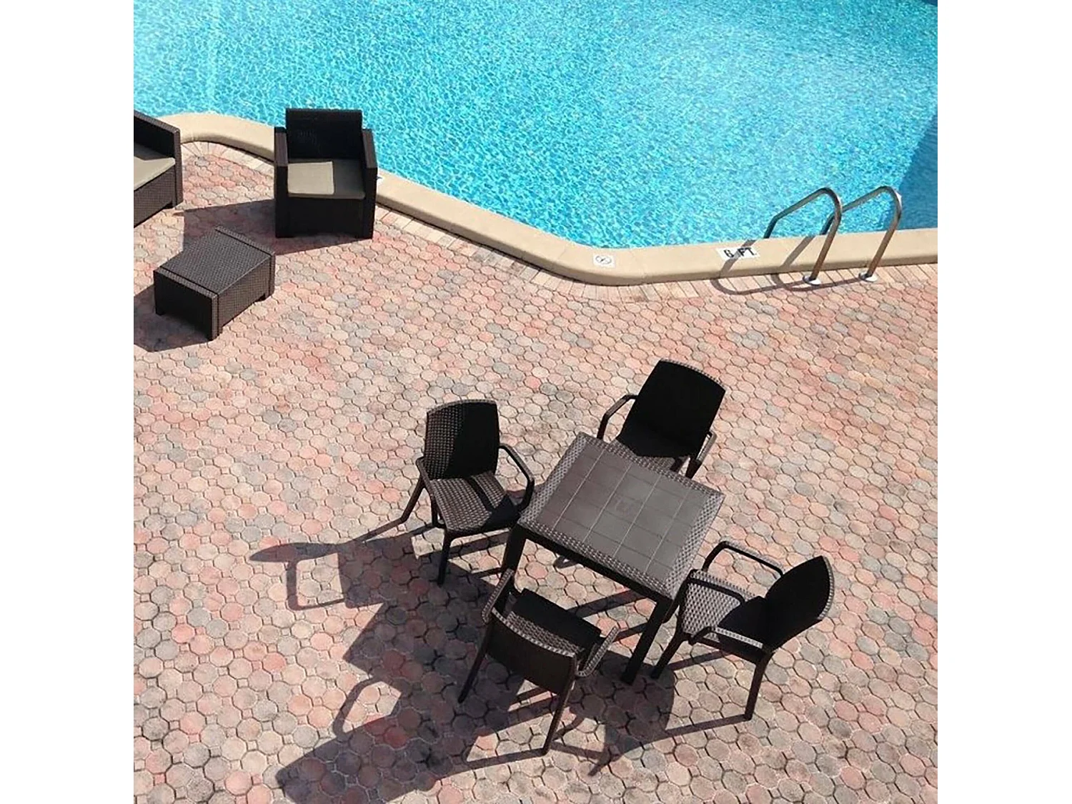 Tisch im Freien Marte, Fester quadratischer Tisch, Mehrzweck-Gartentisch mit Rattan-Effekt, 100% Made in Italy, 80x80h74 cm, Braun