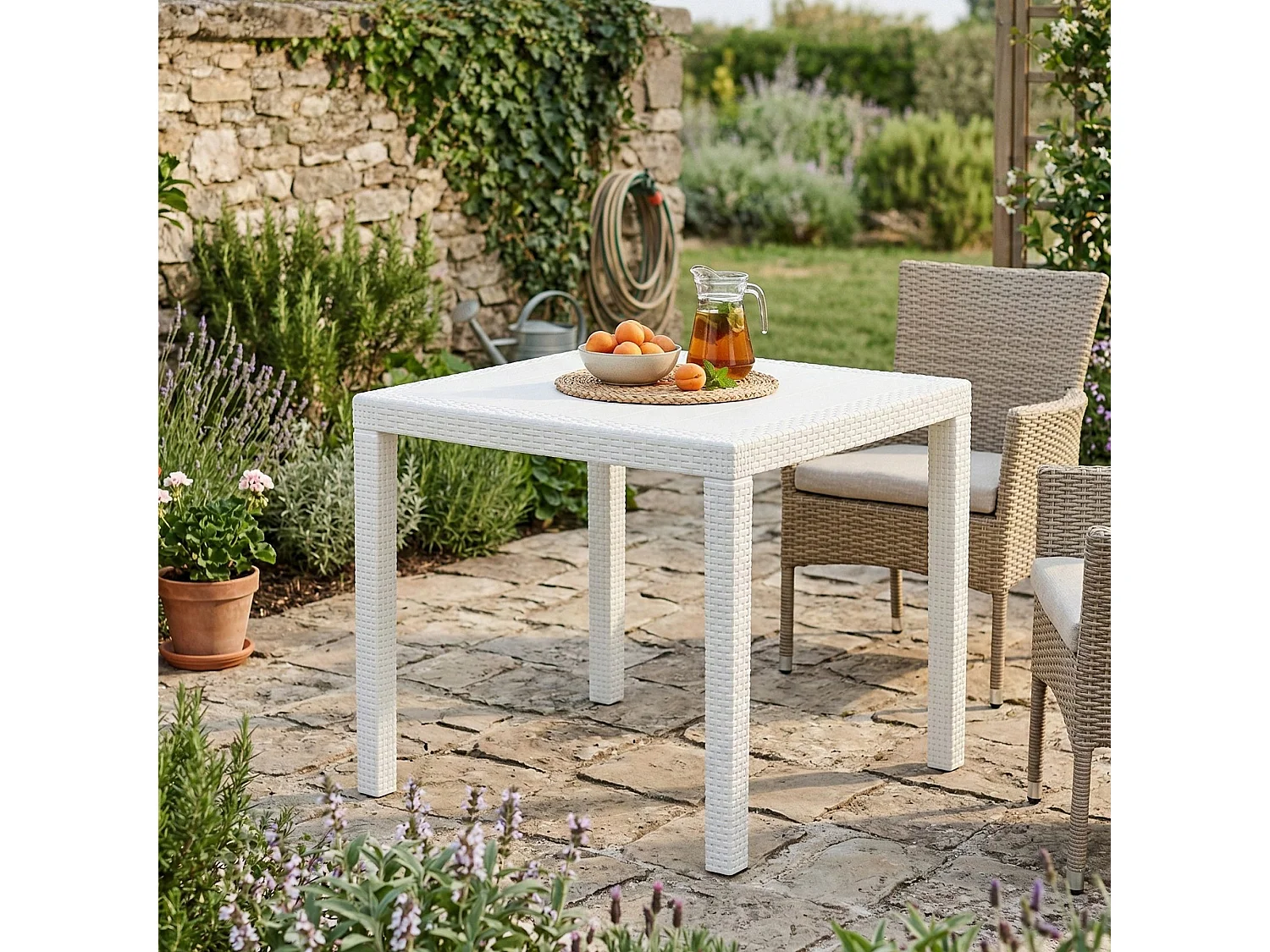 Dmora Buitentafel Agrigento 79x79x72h cm Wit 4 Zitplaatsen Waterdicht, Stevige Buitentafel Gemaakt in Italië