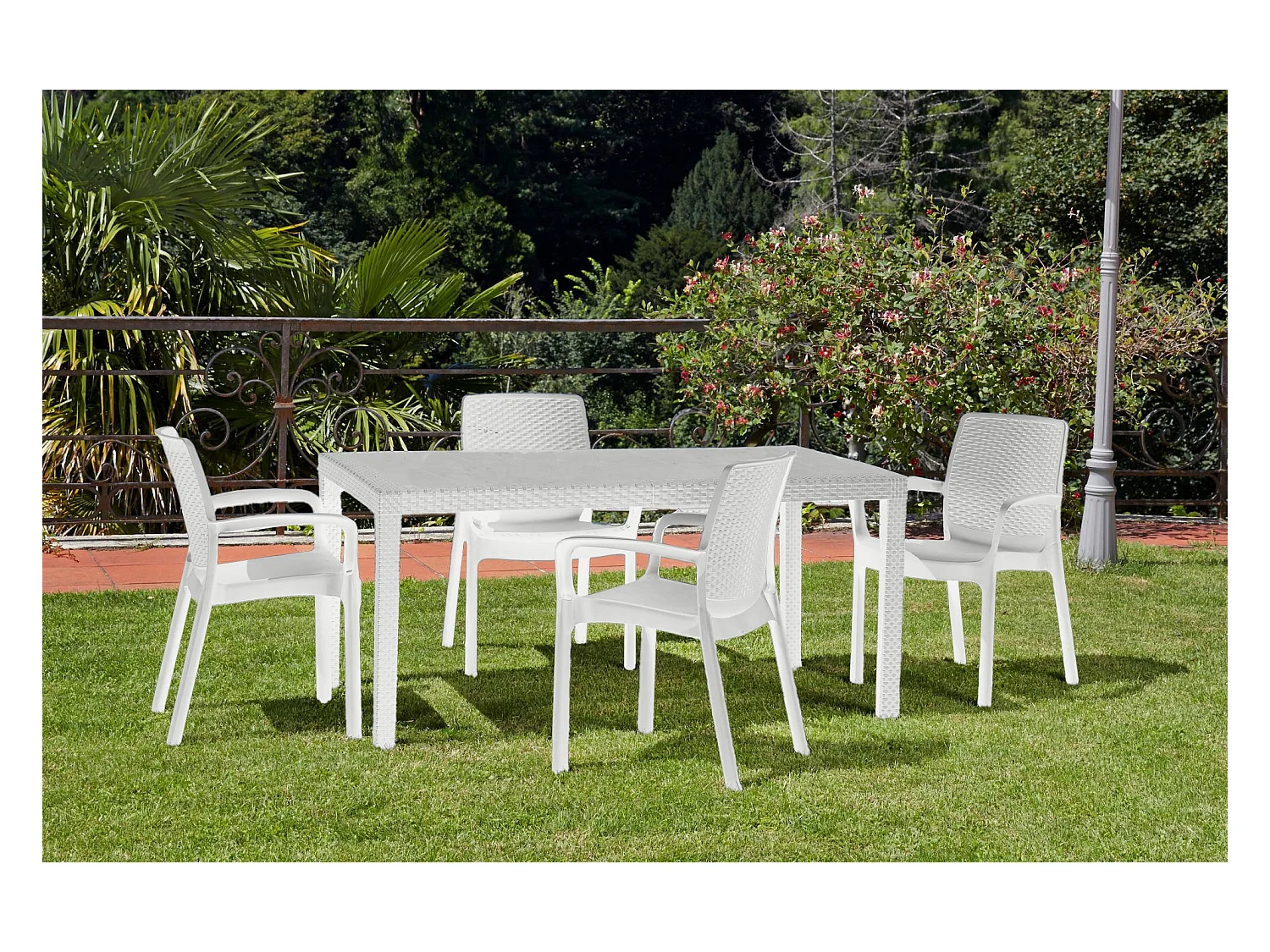 Ensemble de 4 chaises d'extérieur Dnardin, Sièges de jardin, Chaise de table à manger, Fauteuil d'extérieur effet rotin, 100% Made in Italy, 54x60h82 cm, Blanc