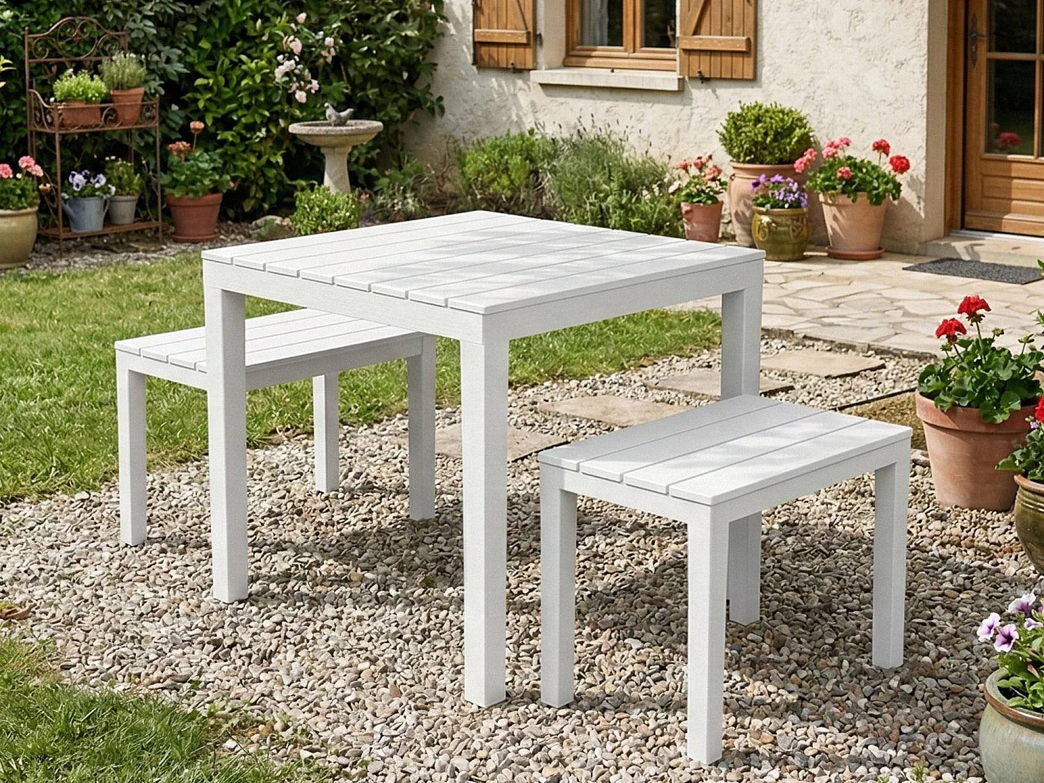 Salon de Jardín Dkabash, Conjunto de jardín con 1 mesa cuadrada y 2 bancos, Pic Nic para interior y exterior, 100% Made in Italy, Blanco