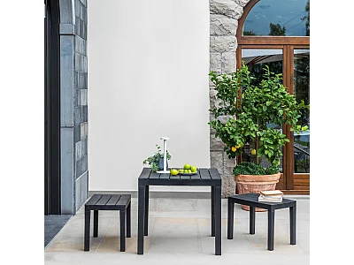 Ensemble de salon d'extérieur Dkabash, Composition de jardin avec 1 table carrée et 2 bancs, Salon intérieur et extérieur de Pic Nic, 100% Made in Italy, Anthracite