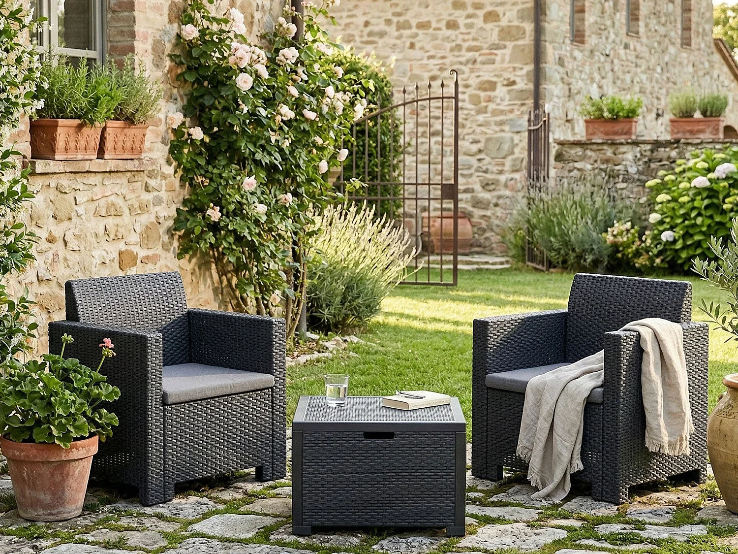Ensemble de salon d'extérieur Dkrajn, Ensemble de jardin avec coussins, Ensemble de salon d'intérieur effet rotin, 100% Made in Italy, Anthracite