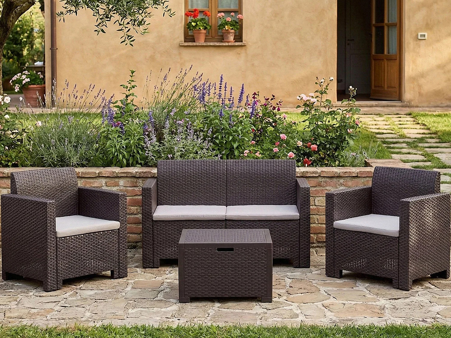 Ensemble de salon d'extérieur Venere, Ensemble de jardin avec coussins, Ensemble de salon d'intérieur effet rotin, 100% Made in Italy, Marron