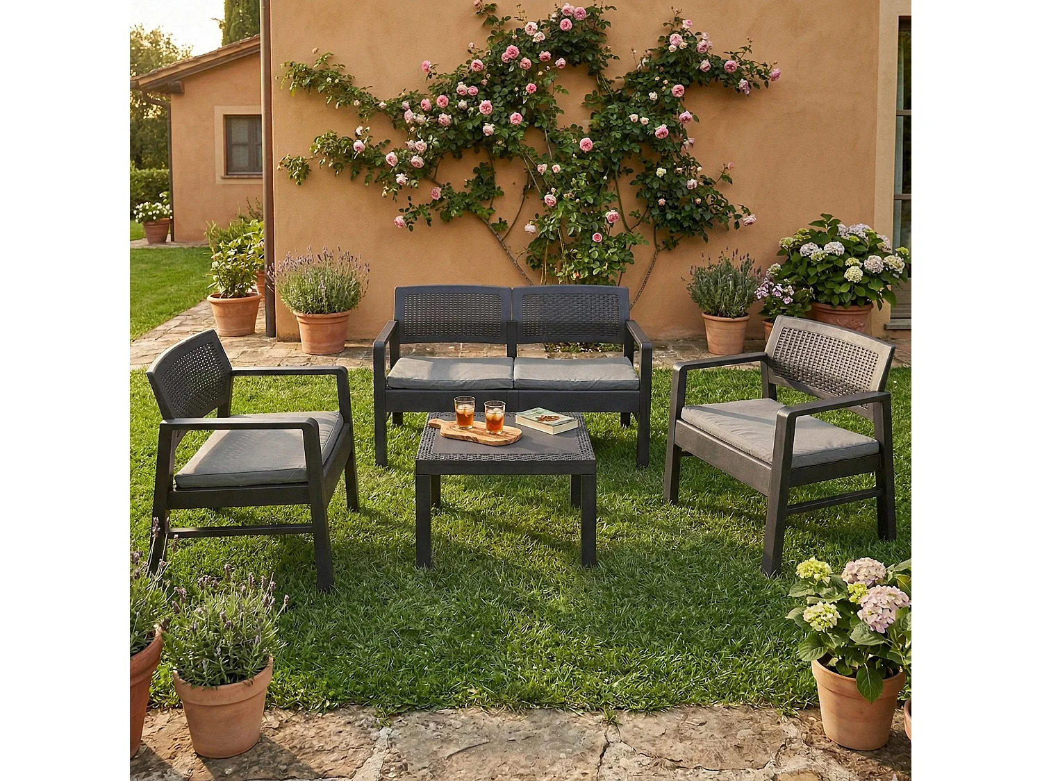 Dauter buitenloungeset, Tuinset met 2 fauteuils, 1 bank en 1 salontafel, Rotan effect lounge met kussens, 100% Made in Italy, Antraciet
