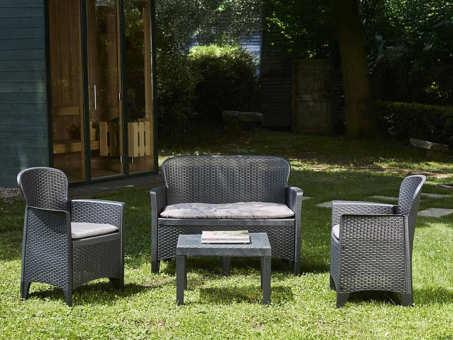 Debois outdoor loungeset, Tuinset met 2 fauteuils, 1 bank en 1 salontafel, Rotan effect lounge met kussens, 100% Made in Italy, Antraciet