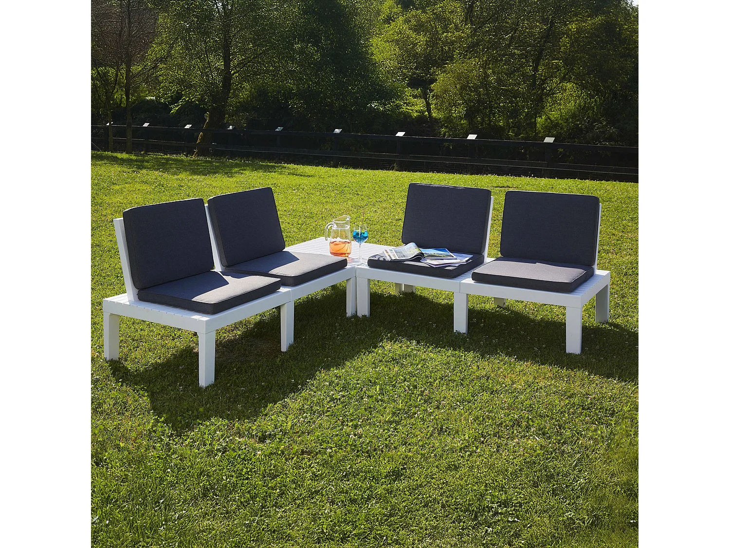 Ensemble de salon d'extérieur Dmur, Composition de jardin avec 4 sièges avec dossier et 1 module multifonction, Lounge avec coussins, 100% Made in Italy, Blanc