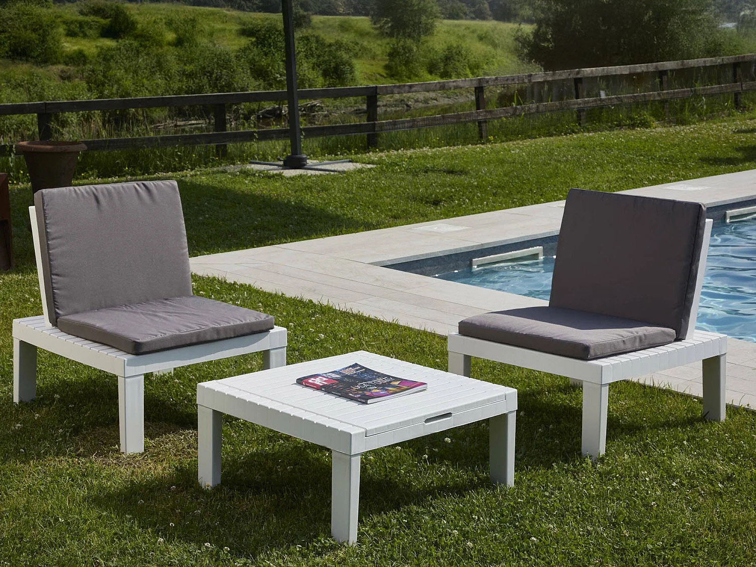 Ensemble de salon d'extérieur Cervia, Composition de jardin avec 2 sièges avec dossier et 1 module multifonction, Lounge avec coussins, 100% Made in Italy, Blanc