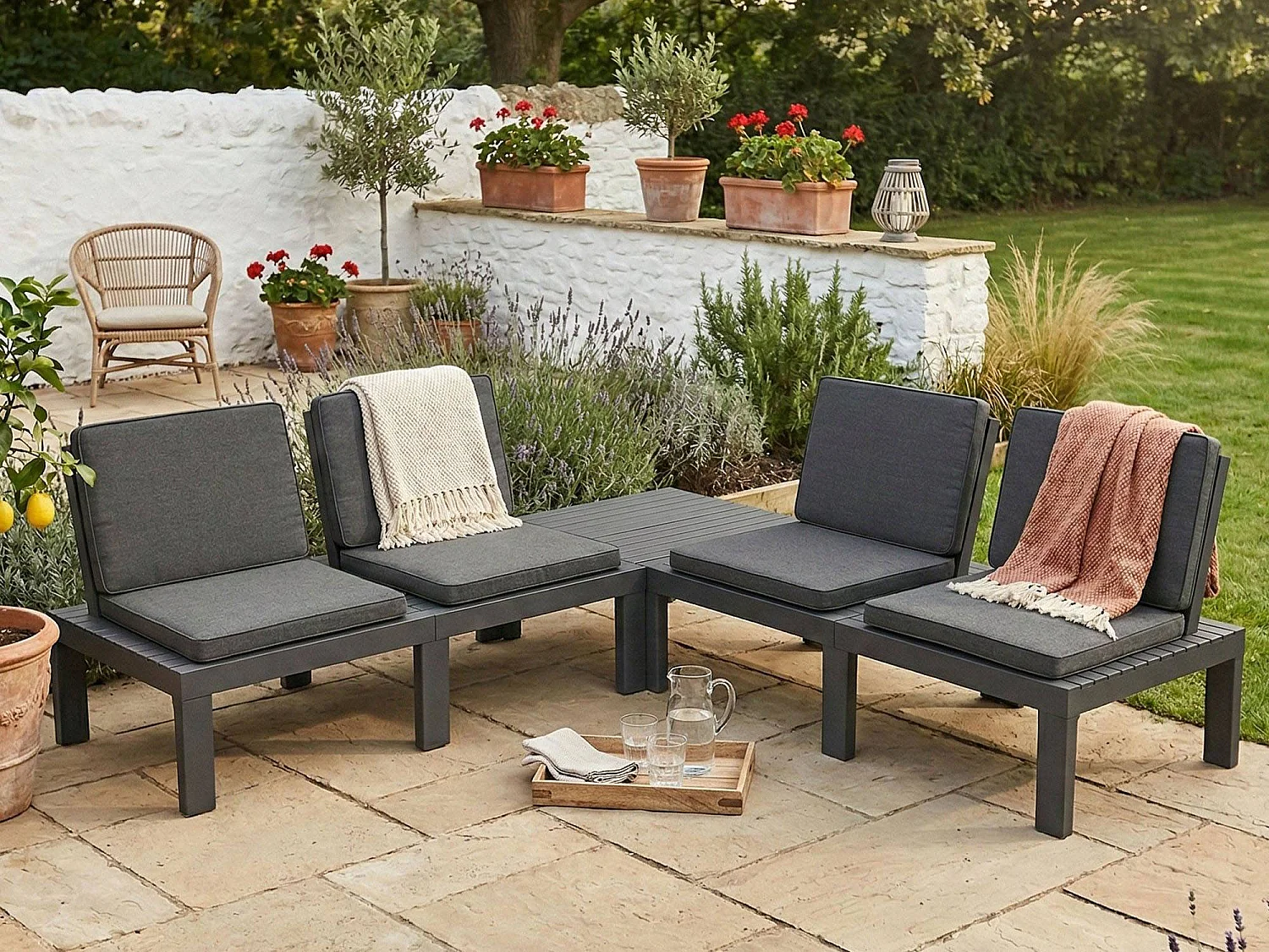 Ensemble de salon d'extérieur Dmur, Composition de jardin avec 4 sièges avec dossier et 1 module multifonction, Lounge avec coussins, 100% Made in Italy, Anthracite