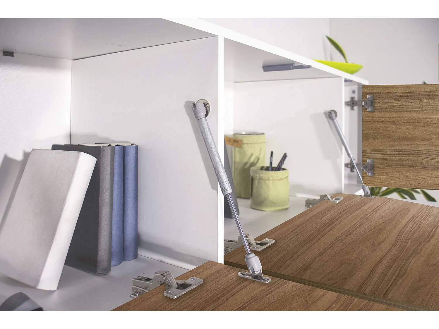 Dnapp dressoir, 7-deurs keukendressoir, Woonkamerbuffet, 100% Made in Italy, 200x41h86 cm, Glanzend wit en walnoot