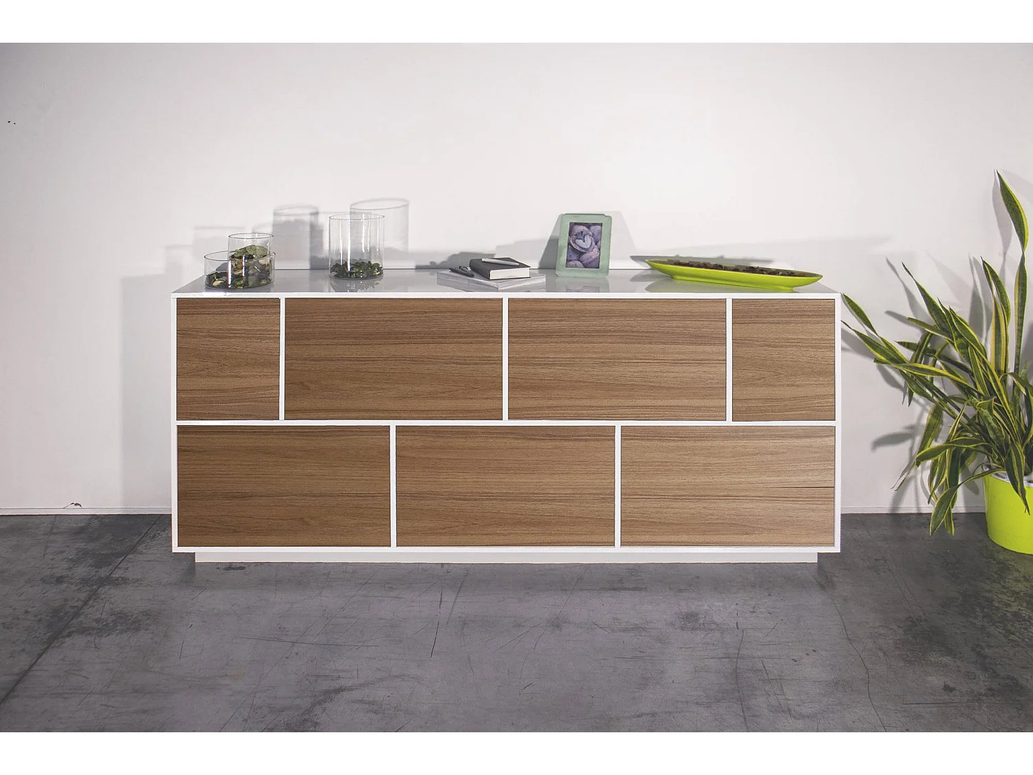 Aparador Virginio, aparador de cozinha 7 portas, Buffet de sala, 100% Fabricado na Itália, 200x41h86 cm, Branco brilhante e nogueira