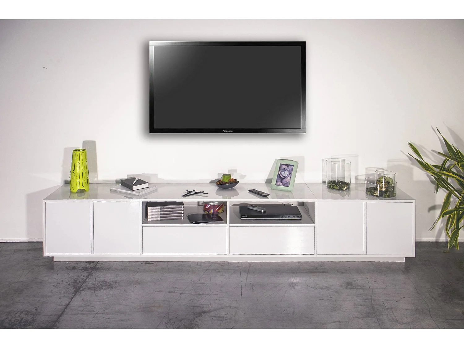 Mobile porta TV Orazio, Credenza bassa da soggiorno, Base porta TV, 100% Made in Italy, cm 260x41h46, Bianco lucido