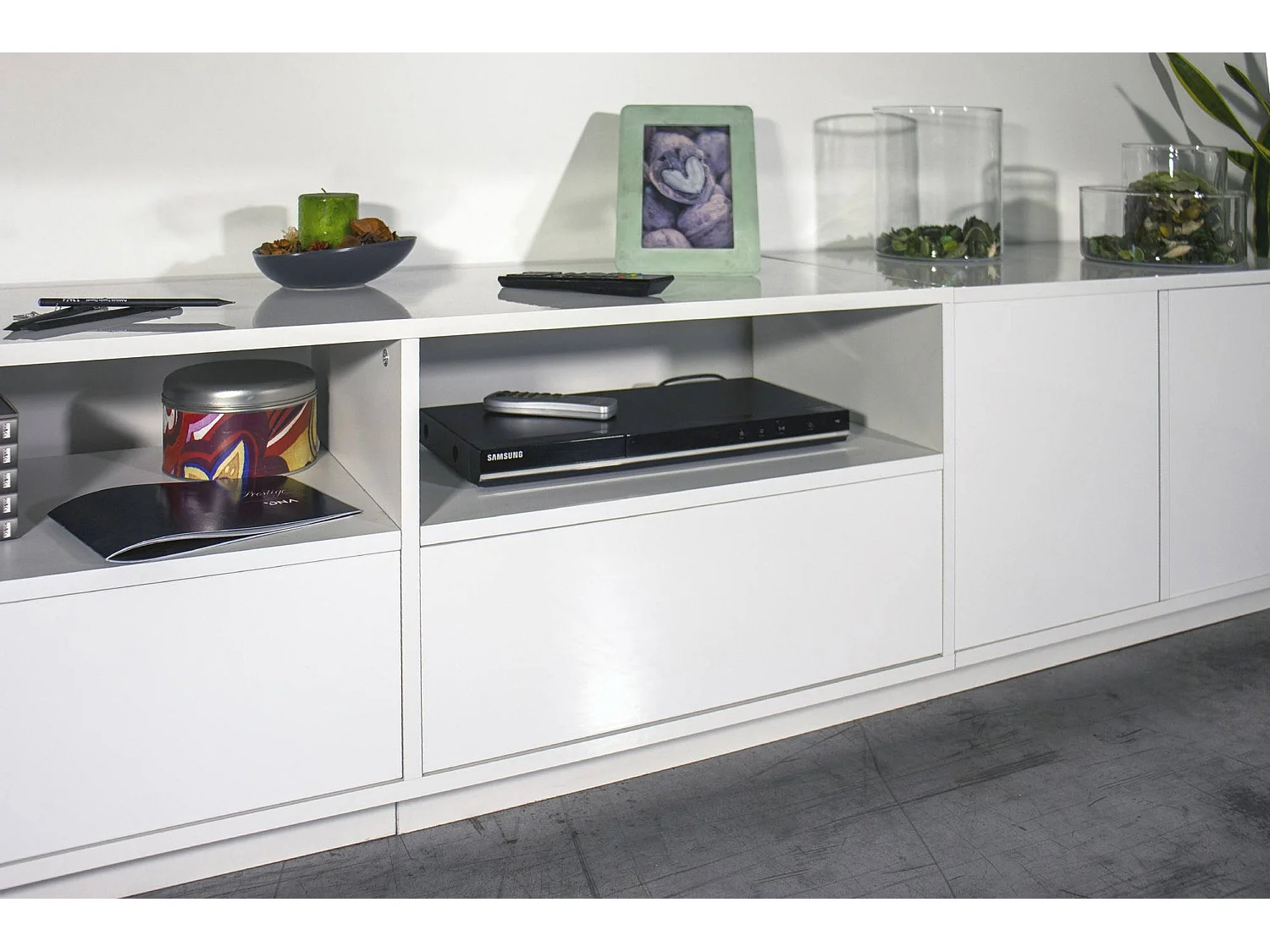 Orazio TV-meubel, Laag woonkamerdressoir, TV-meubelbasis, 100% Made in Italy, 260x41h46 cm, Glanzend wit