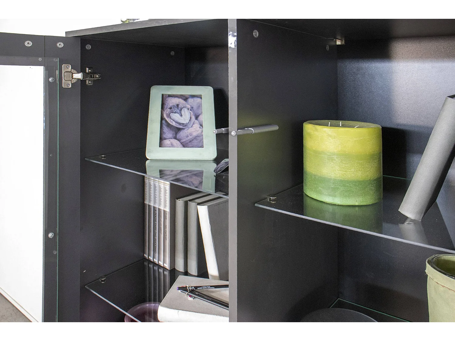 Vitrine Bettino, buffet 4 portes avec étagères en verre, Meuble de salon polyvalent, 100% Made in Italy, 100x41h146 cm, Anthracite Brillant