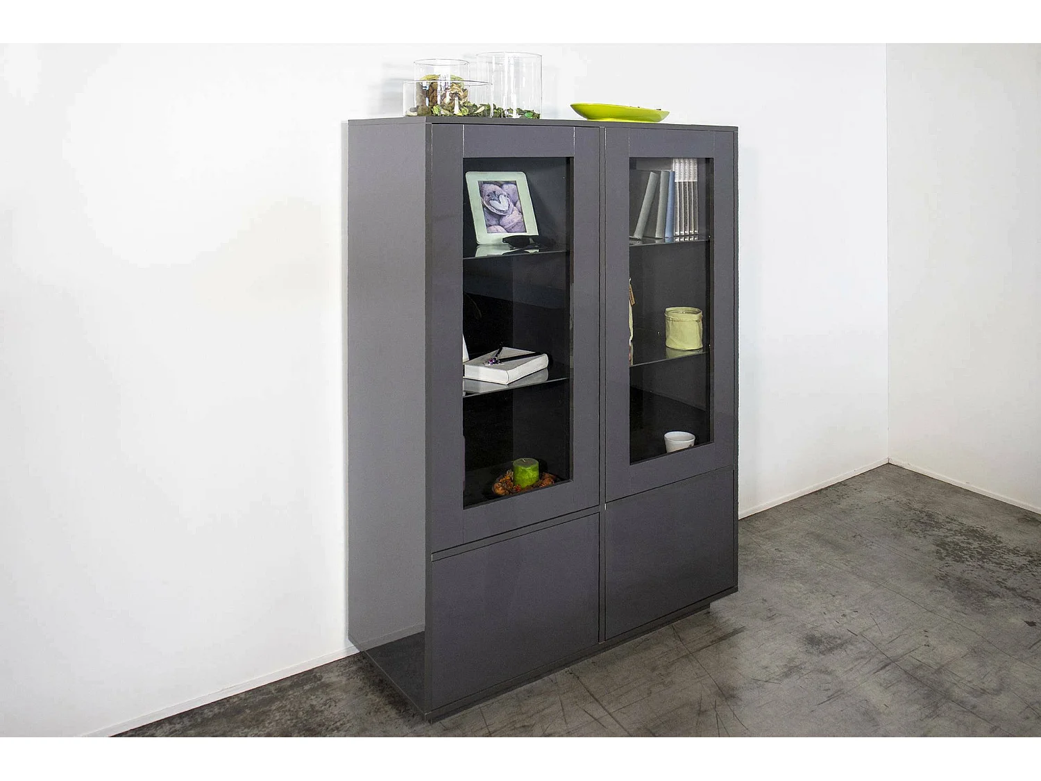 Vitrine Bettino, buffet 4 portes avec étagères en verre, Meuble de salon polyvalent, 100% Made in Italy, 100x41h146 cm, Anthracite Brillant