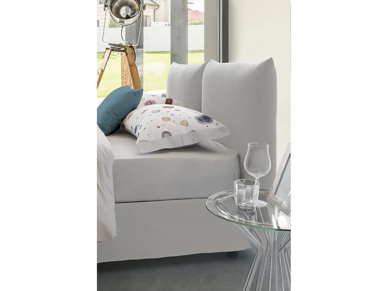 Cama matrimonial Cristyn, Cama contenedor con revestimiento de tela, 100% Made in Italy, Apertura frontal, con colchón Cm 160x200 incluido, Blanco