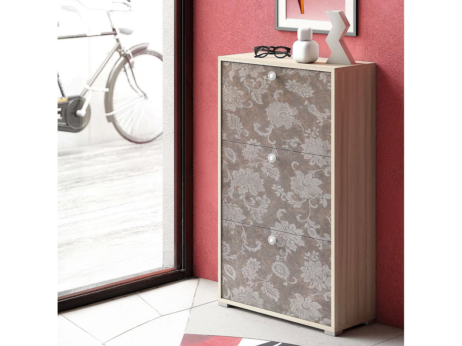 Étagère à chaussures Dlos, Meuble d'entrée polyvalent avec 3 portes pliantes, Meuble à chaussures double profondeur, 100% Made in Italy, 67x28h112 cm, Orme et motif