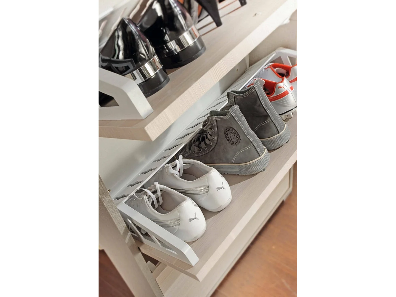 Zapatero Dgratto, Mueble de entrada polivalente con 5 puertas abatibles, zapatero moderno, 100% Made in Italy, 67x18h184 cm, Alerce