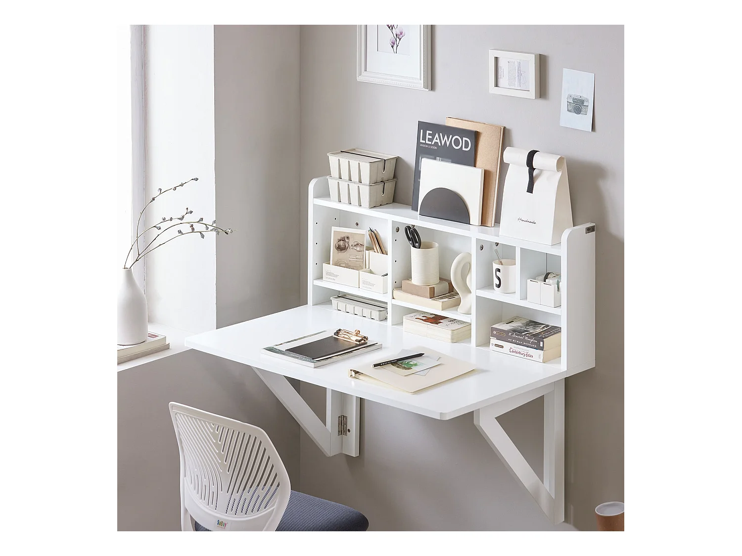 SoBuy Bureau Pliable Mural avec Étagère de Rangement Suspendue, Bureau Mural Rabattable, Bureau d'ordinateur Portable Mural FWT07-II-W