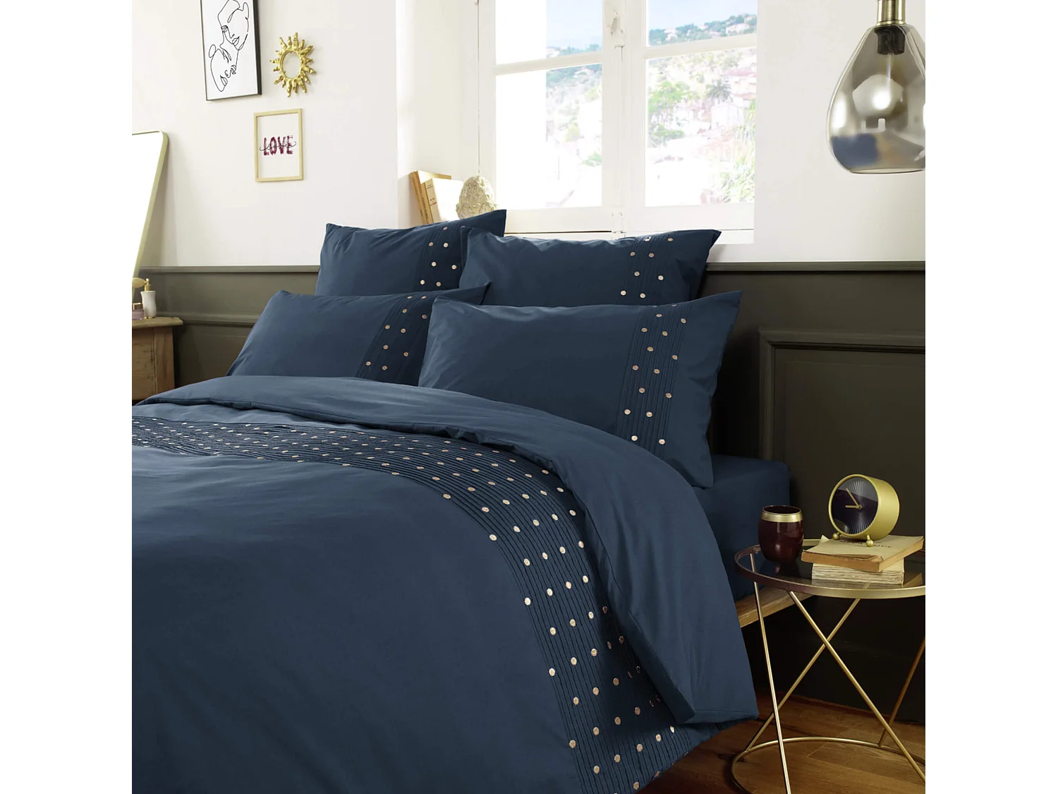 Parure de lit brodée plis religieuses marine 200x200 cm