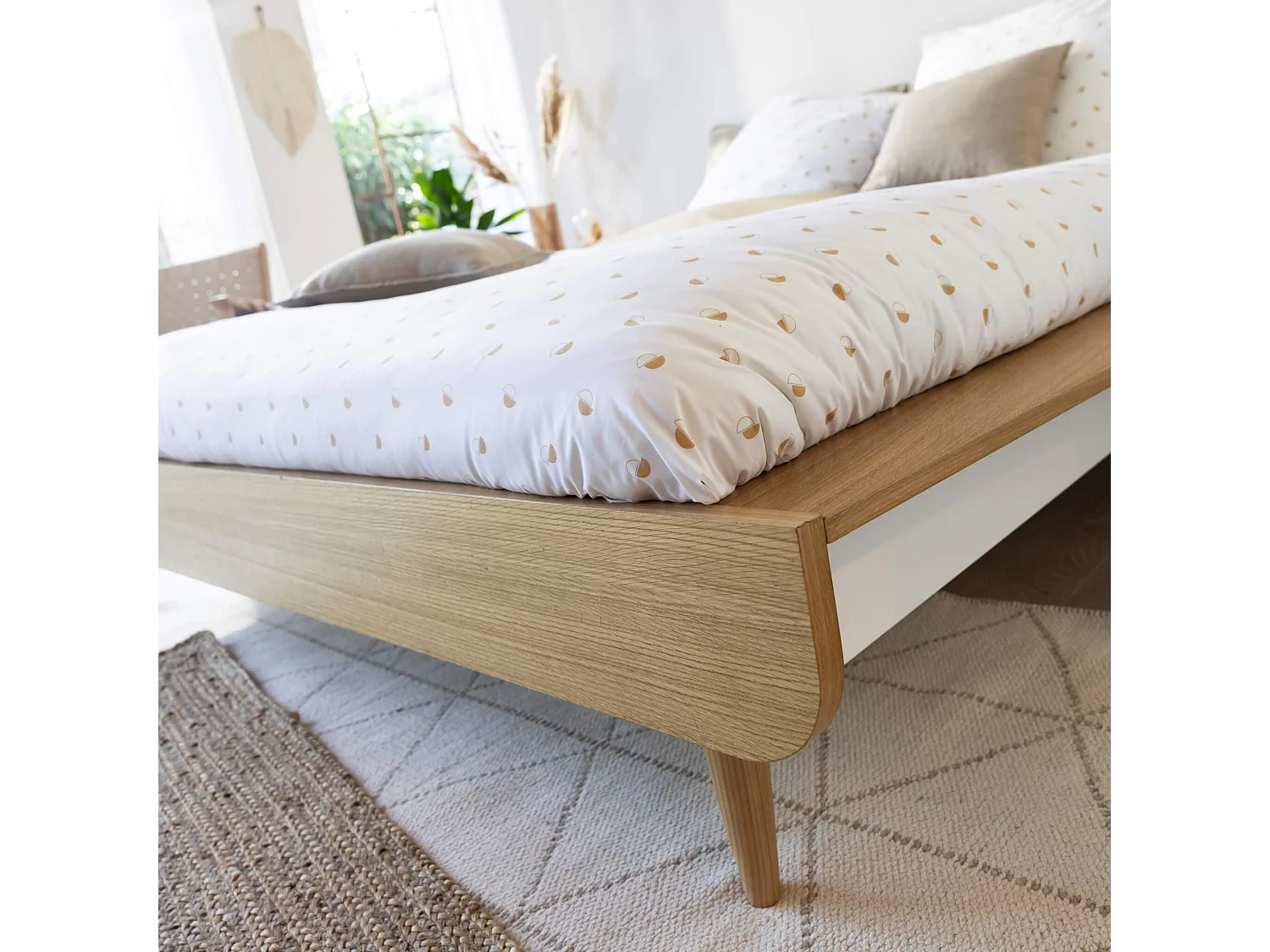 Lit SMOOTHCLOUD 140x190 cm en bois naturel