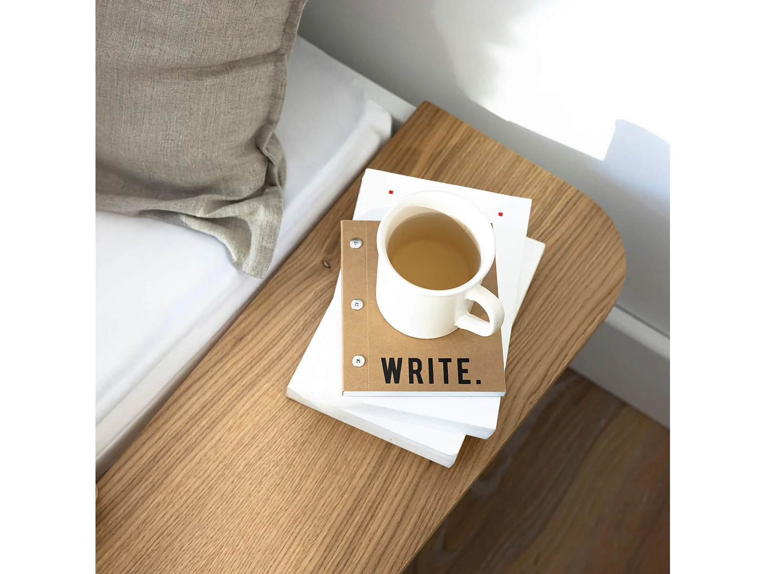 Lit SMOOTHCLOUD 140x190 cm en bois naturel