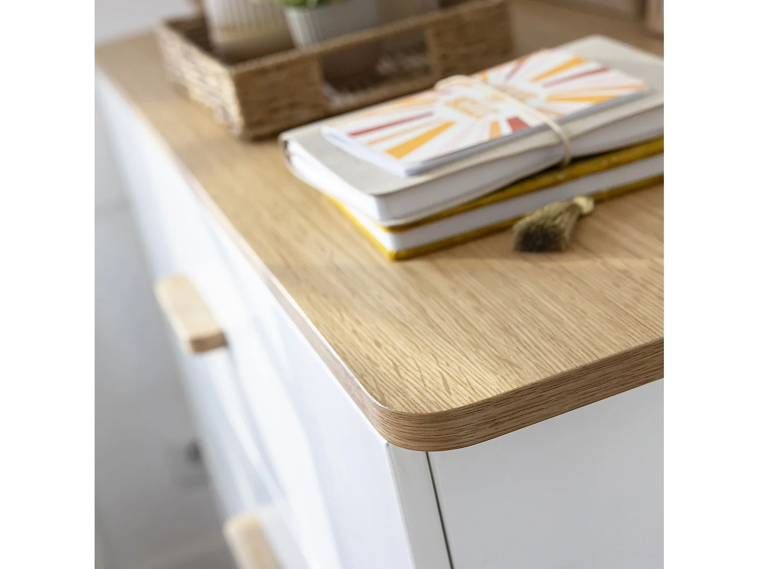 Commode SMOOTHCLOUD en bois naturel et blanc