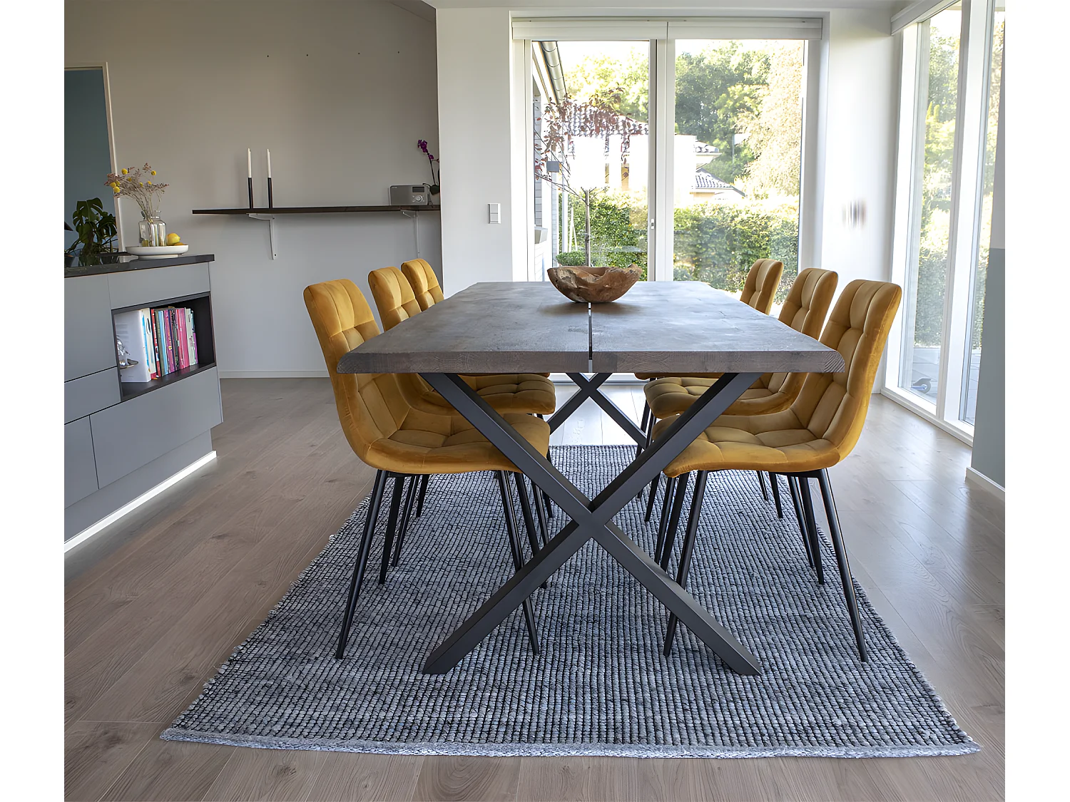 Tony Salle à manger, 1 table à manger et 6 chaises, jaune et chêne.