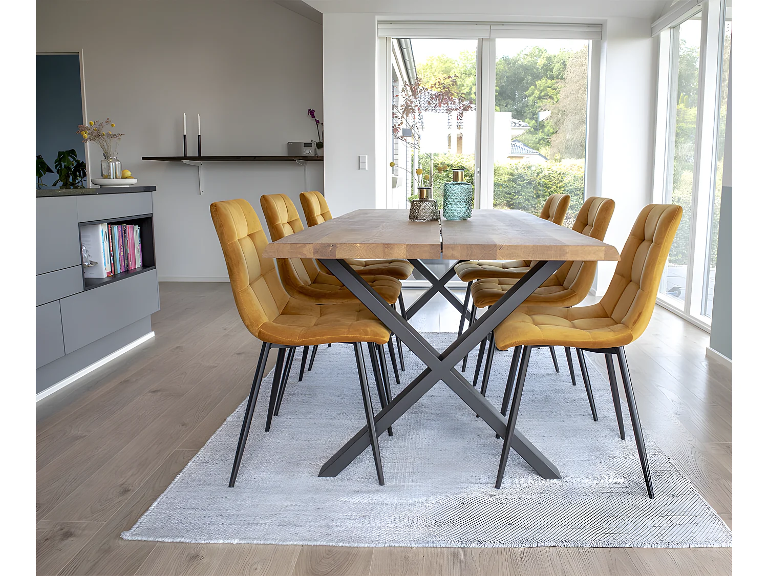 Tony Salle à manger, 1 table à manger et 6 chaises, jaune et chêne.