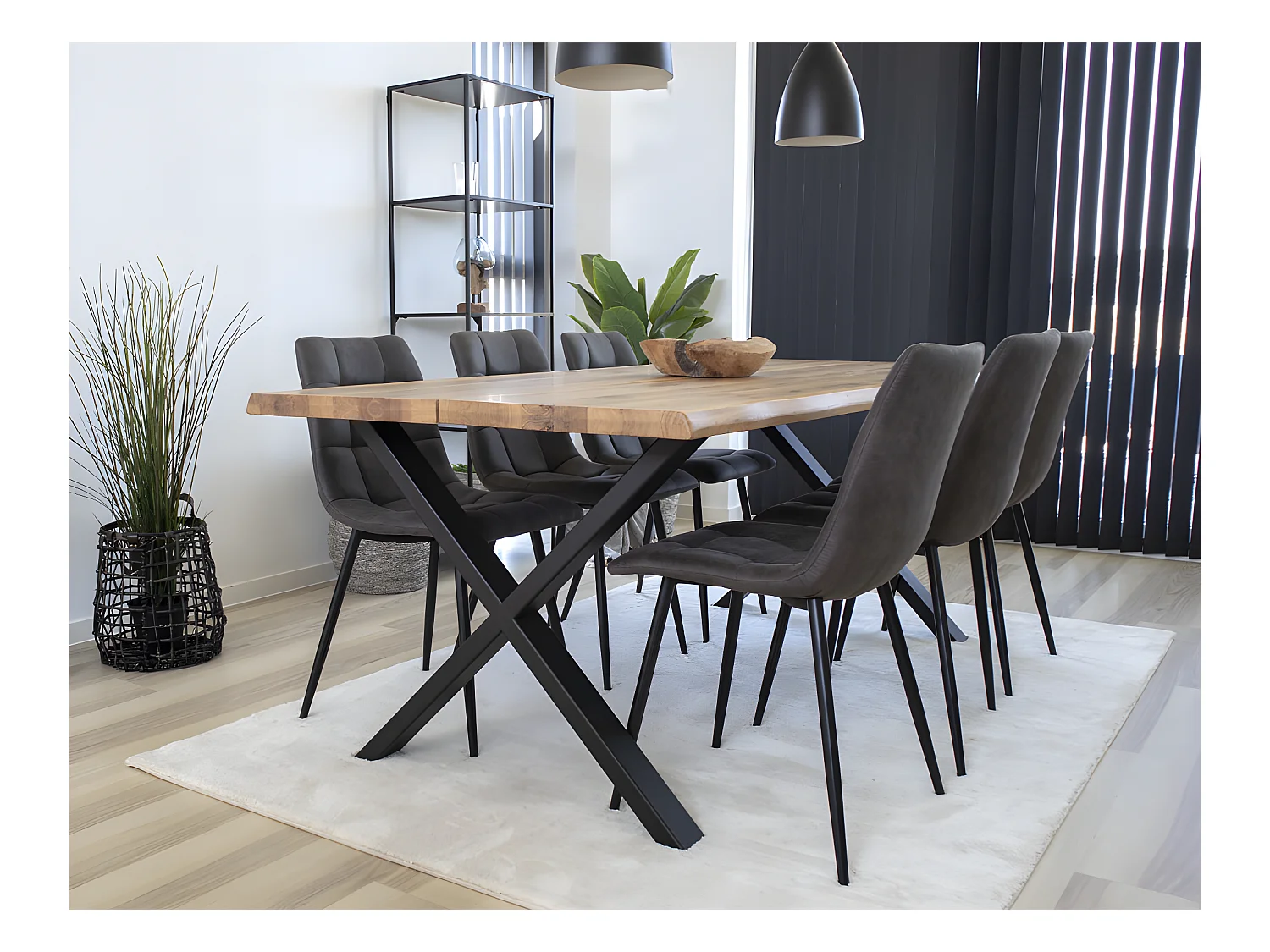 Tony Essgruppe , 1 Esstisch und 6 Stühlen, dunkel grau und Eiche.