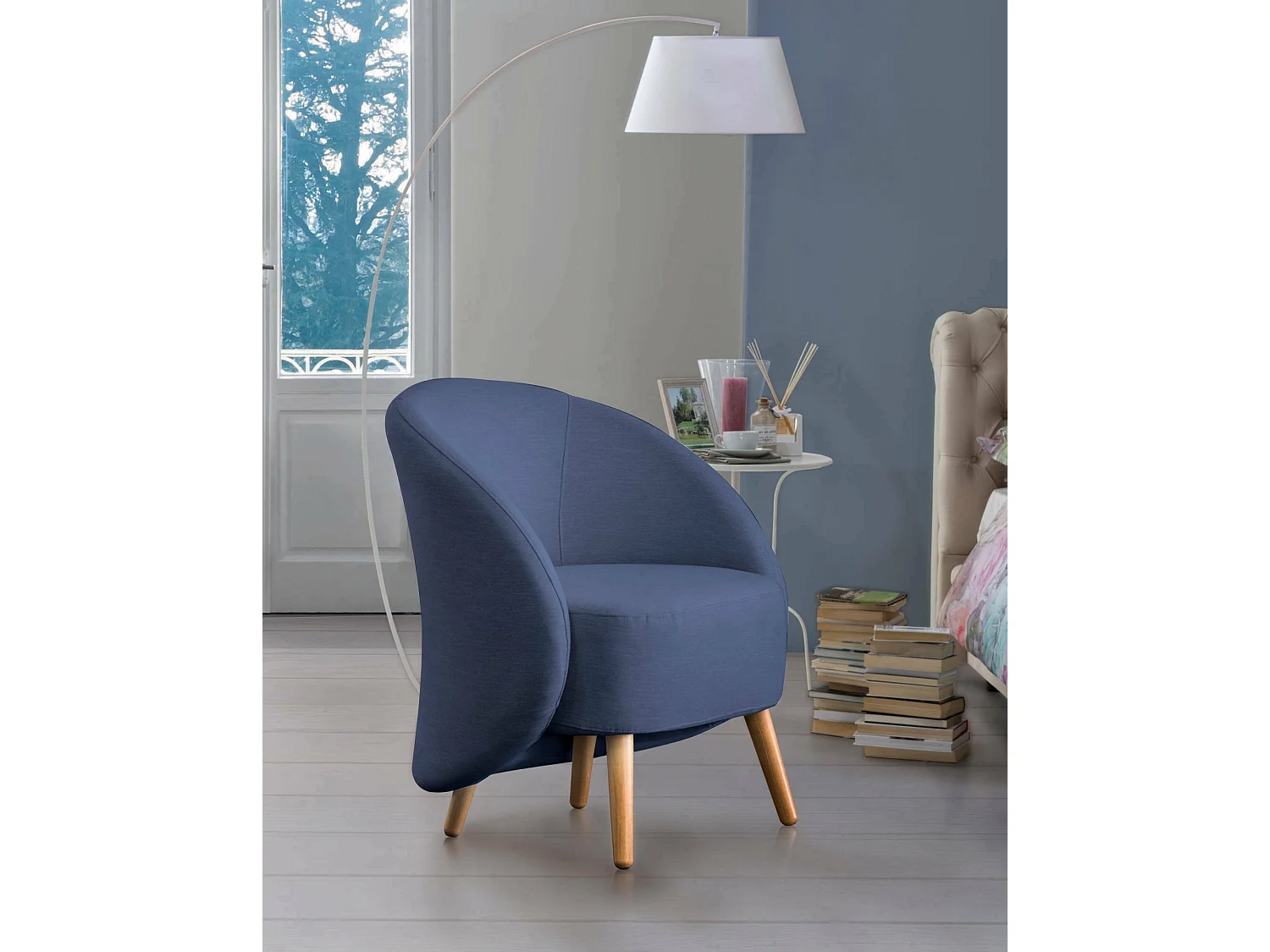 Dabdal fauteuil, Design lounge fauteuil, 100% Made in Italy, Ontspannende fauteuil in gecapitonneerde stof, 70x60h80 cm, Blauw