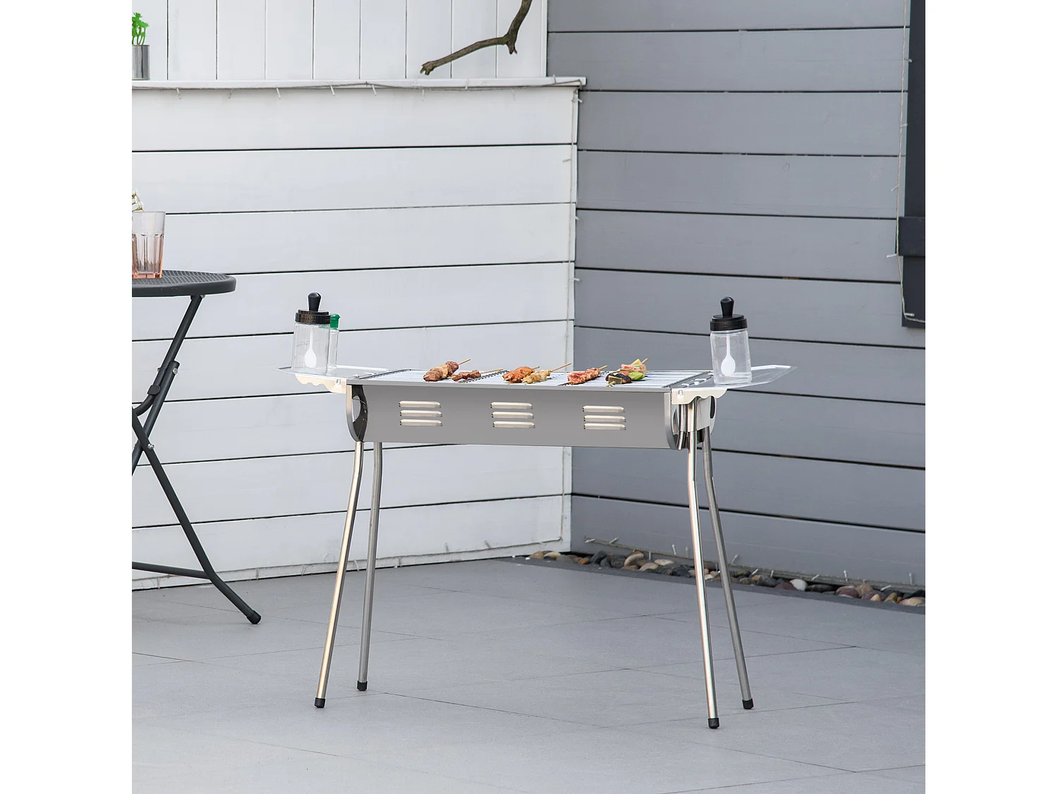 Barbecue à charbon portable BBQ grill sur pieds 2 tablettes rabattables dim. 93L x 30l x 60H cm acier inox.