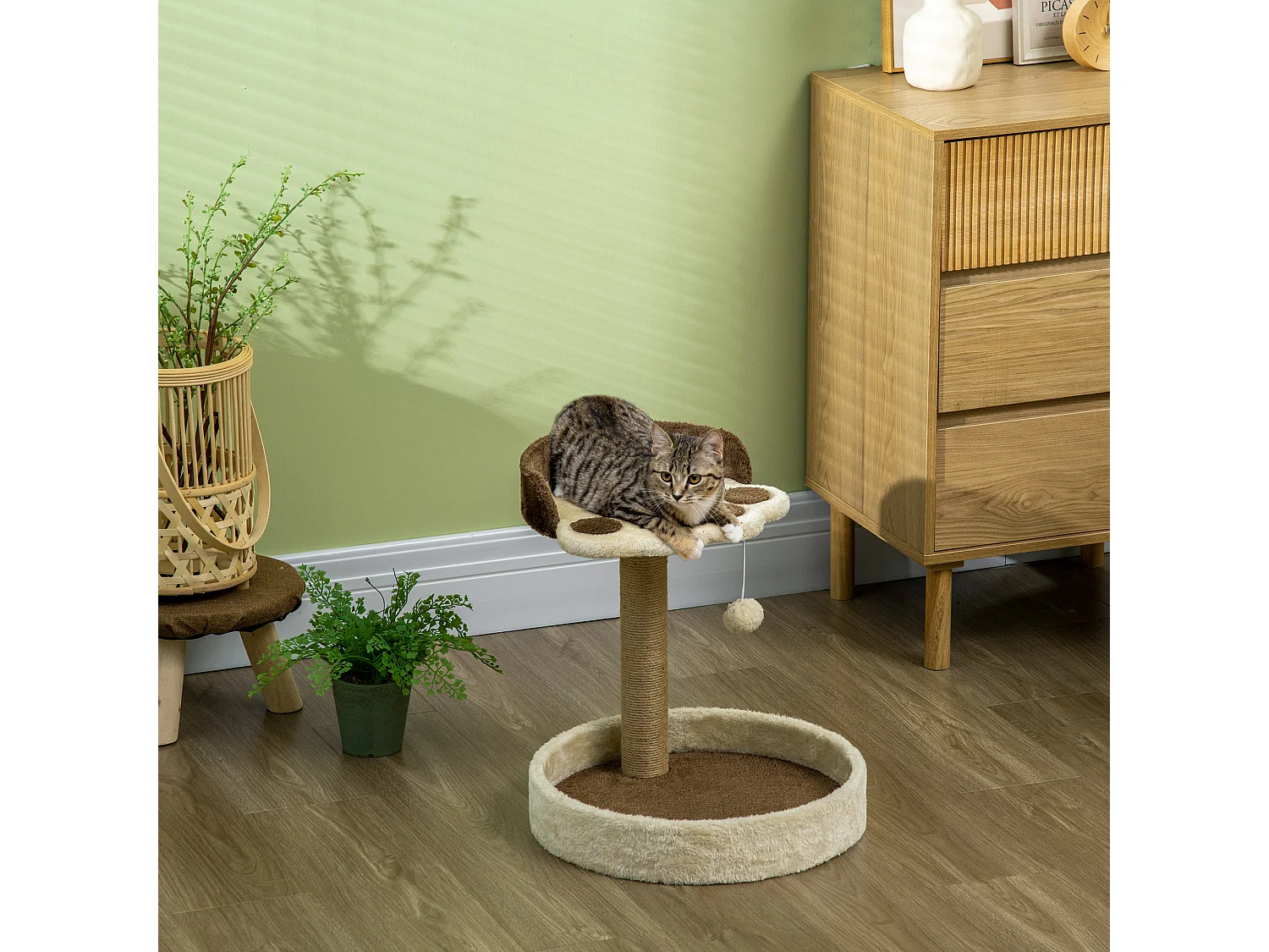 Arbre à chat griffoir design patte de chat jeu boule suspendue panier plateforme observation peluche beige marron jute naturelle