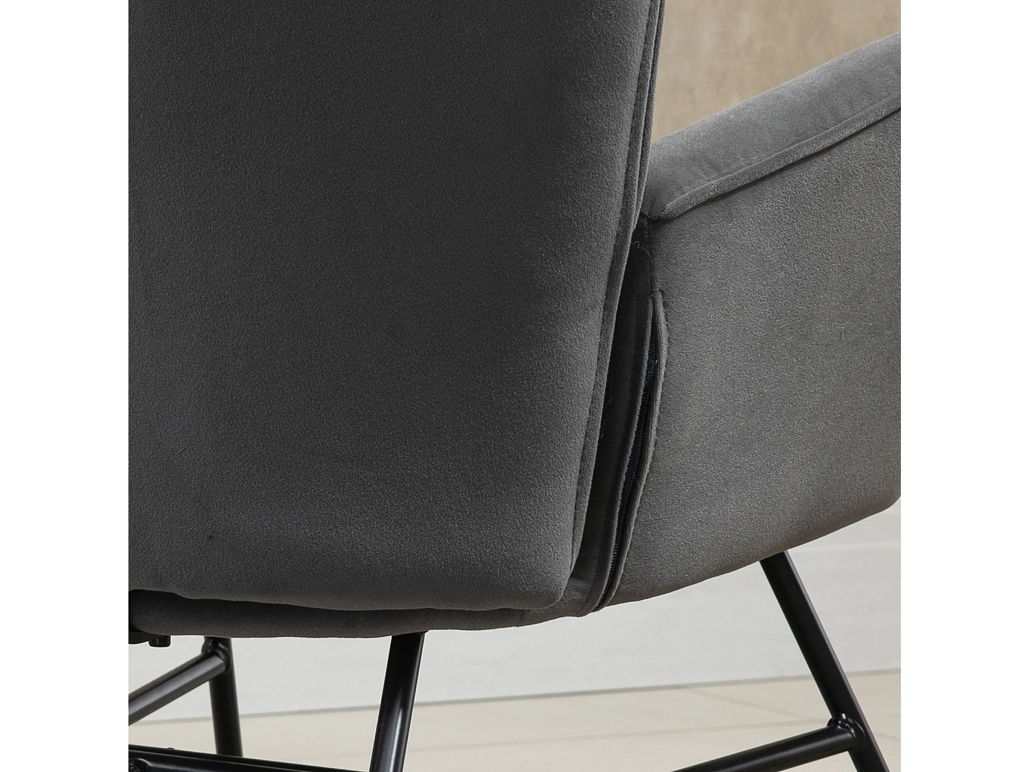 Fauteuil à bascule oreilles rocking chair grand confort accoudoirs assise dossier garnissage mousse haute densité aspect velours anthracite