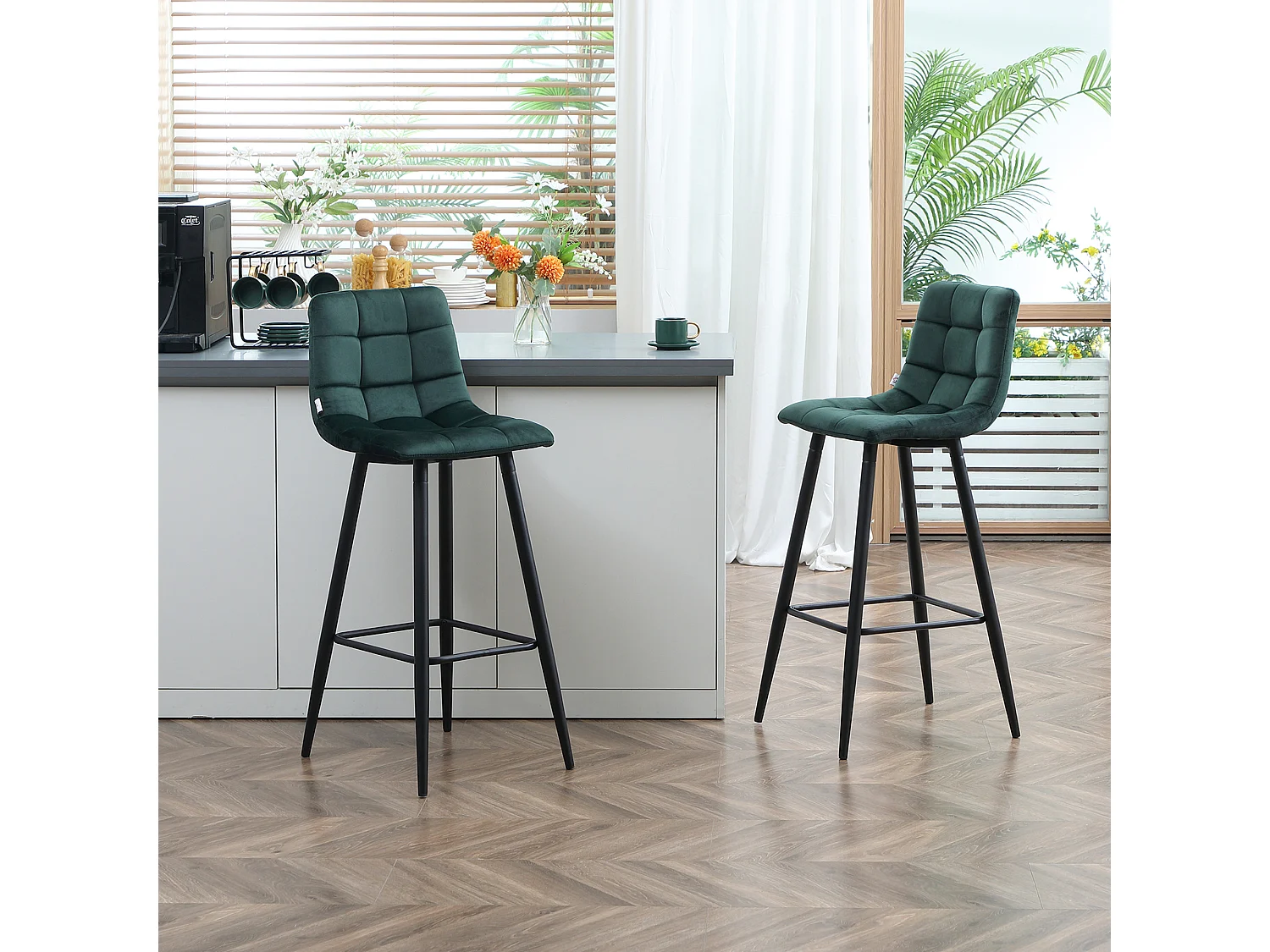 Lot de 2 tabourets de bar design Chesterfield effet capitonné piètement acier effilé noir velours vert sapin