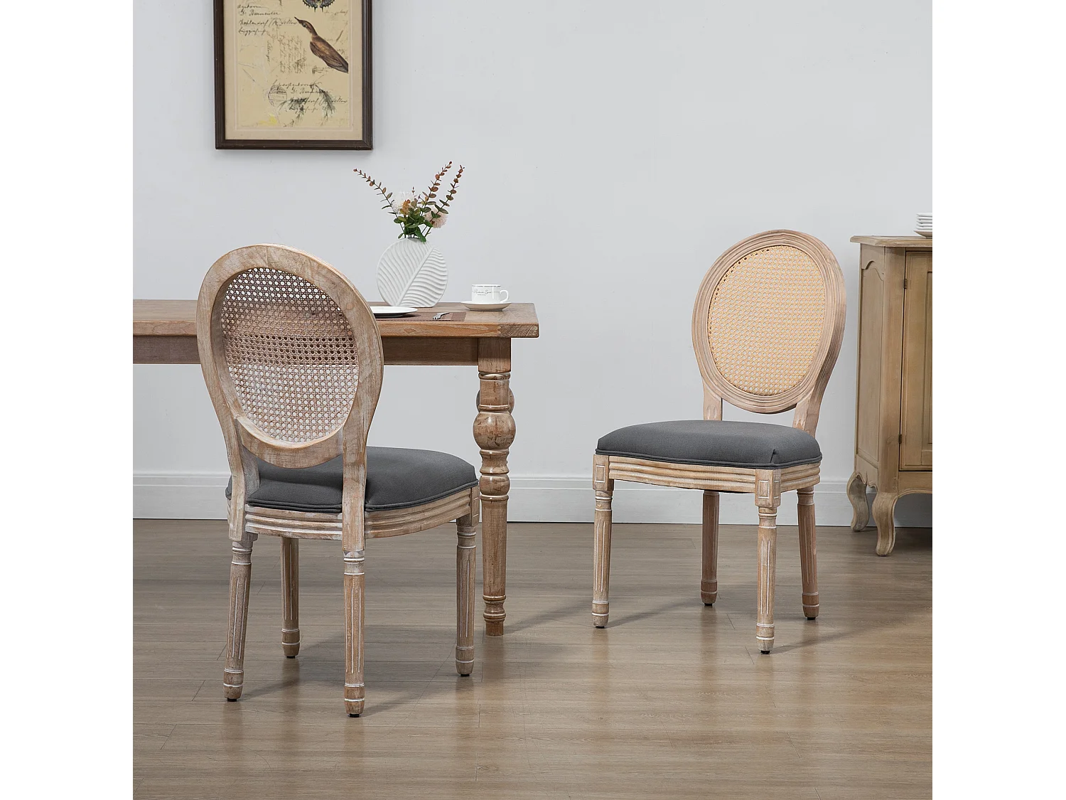 Lot de 2 chaises de salle à manger - chaise de salon médaillon style Louis XVI - bois massif sculpté, patiné - dossier cannage - aspect lin gris