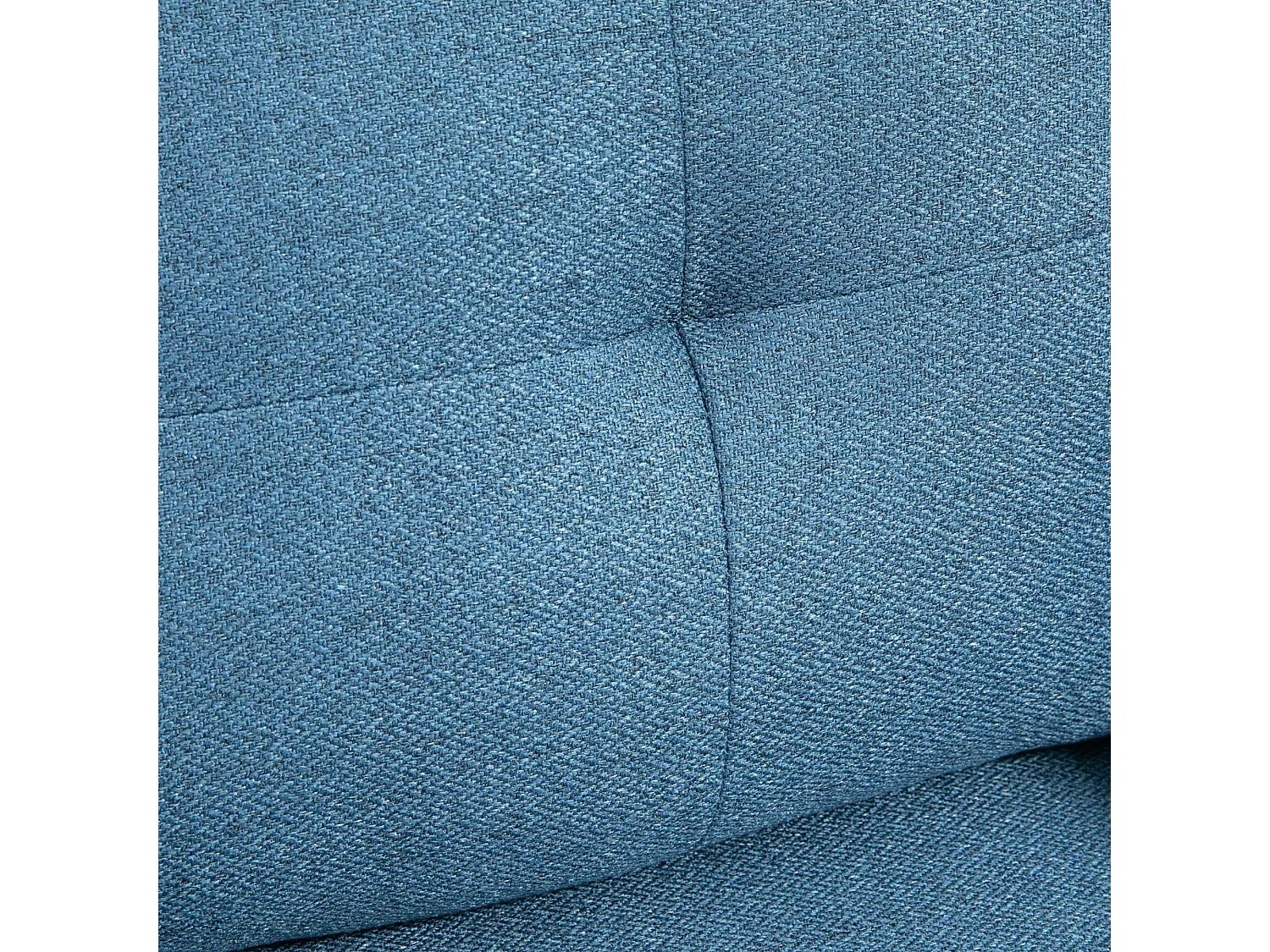 Fauteuil style art-déco dossier effet capitonné piètement incliné effilé métal noir extrémités dorées tissu bleu