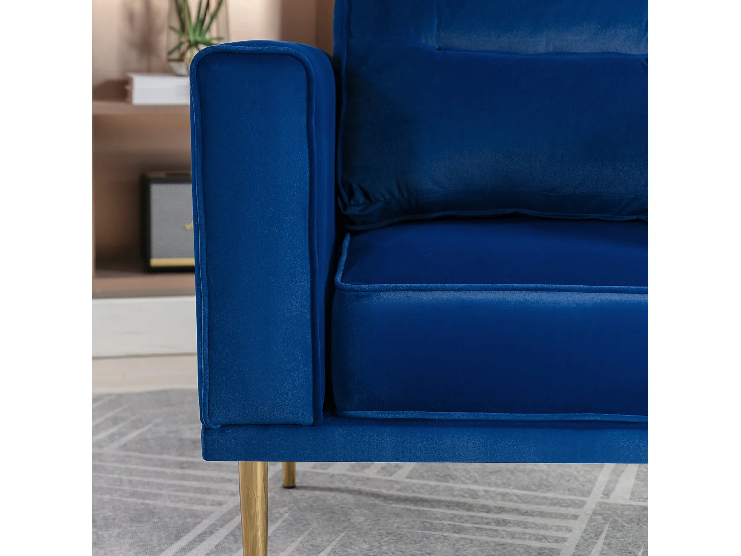 Sessel aus Samtstoff – goldene Metallbeine – moderner Stil – blau